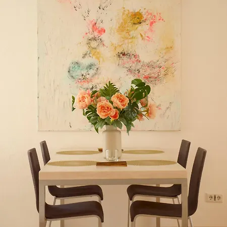 Art Farm I I Naehe Frankfurt I Messe Appartement