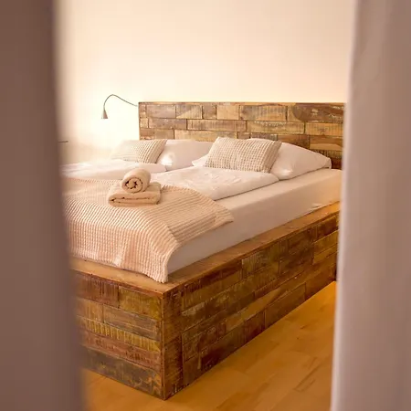 Art Farm I I Naehe Frankfurt I Messe * Schoneck