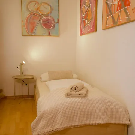 Art Farm I I Naehe Frankfurt I Messe Appartement
